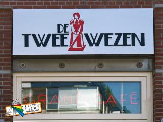 Lichtbak reclame Twee Wezen Hengelo